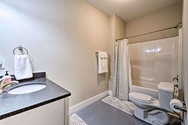 Building Photo - 1117 Greenwood Alley