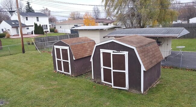 Photo - 235 Argus Dr Unit Lower