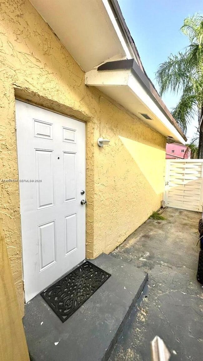 Photo - 233 NE 199th Terrace Unidad 0