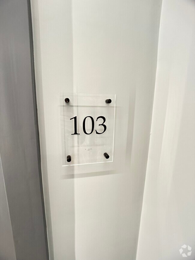 Building Photo - 172 Newton St Unit 103 Rental