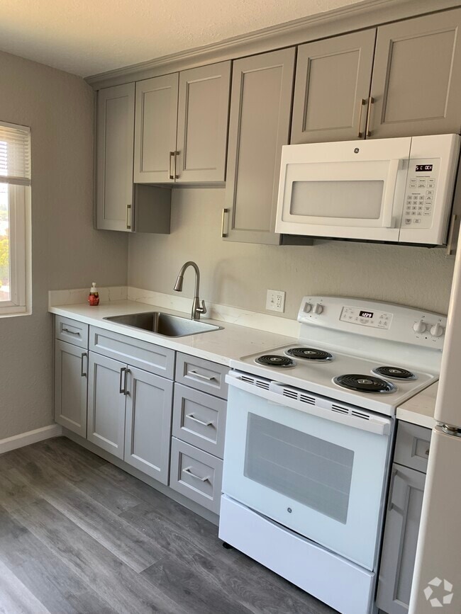 Building Photo - 6119 Montecito Blvd Unit 9 Rental