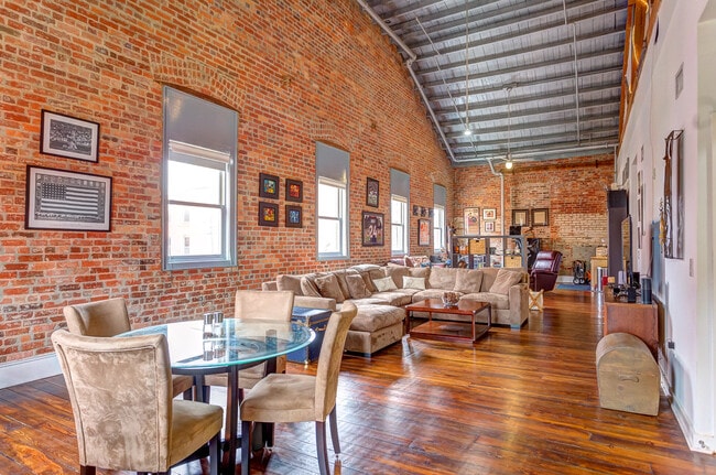 Photo - 246 N Court St