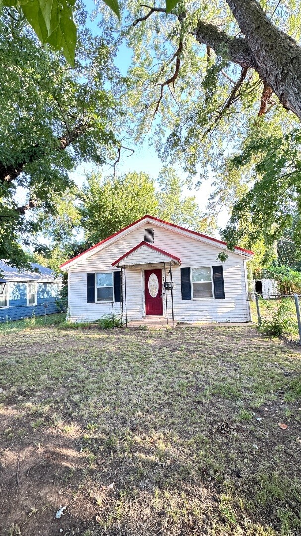 Building Photo - 919 E 8th Ave