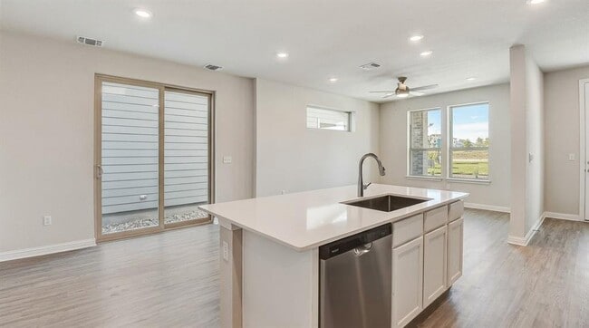 Photo - 8311 Springsteen Dr Unit 318