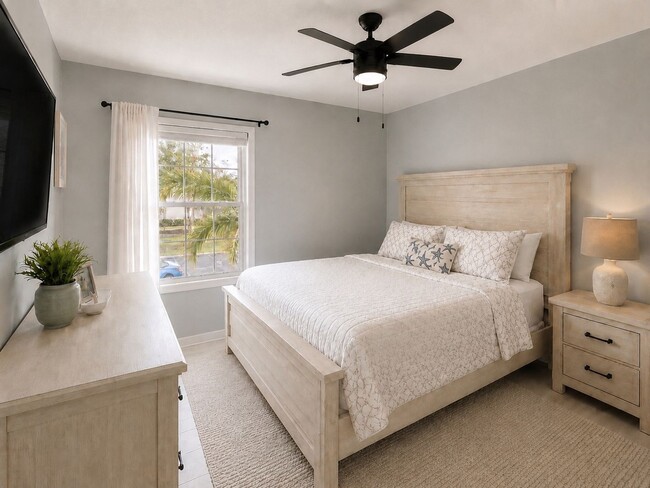 Photo - 5215 Coquina Key Dr SE