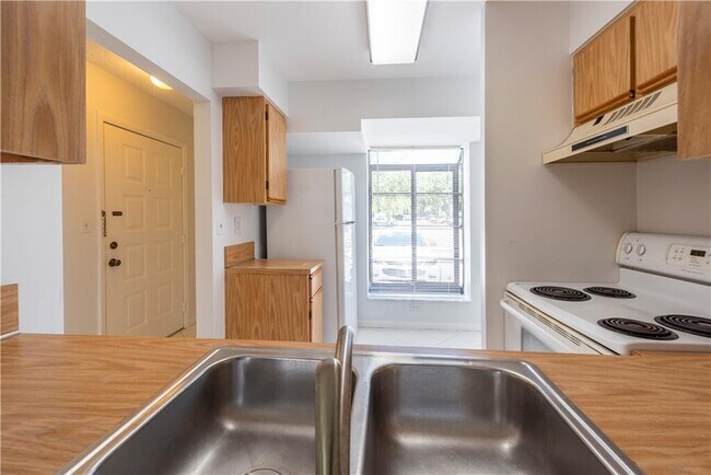 719 Gardens Dr Unit 101