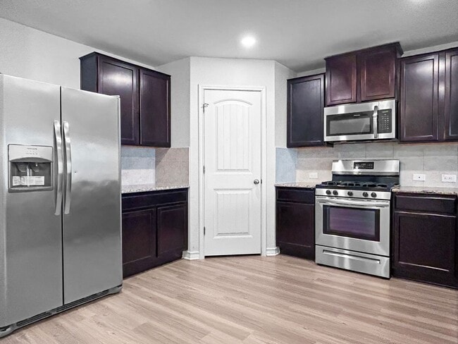 Photo - Spacious Valley Ranch 4/2.5 (2,324 SF) w/ Loft/Game Room