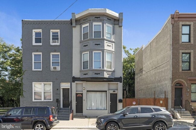 Building Photo - 2941 W Diamond St Rental