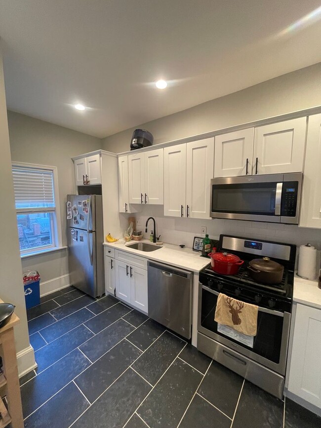 Building Photo - 933 S St Bernard St Unit 2