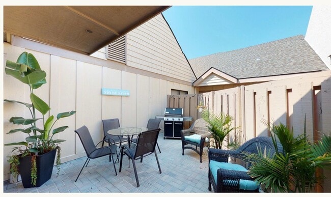 Photo - 786 queens grant