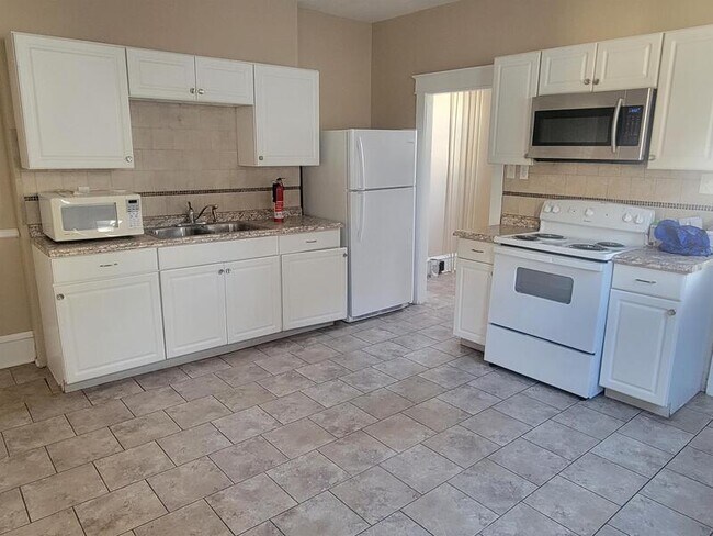 Photo - 16 W Grand St