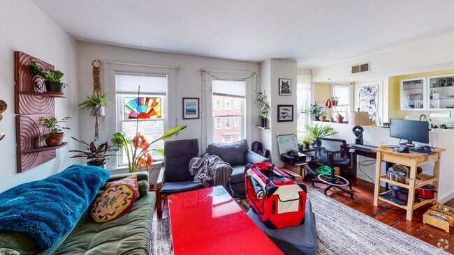 Building Photo - Luxurious Remodeled 1BR Suite with Island ... Unit 4 Rental