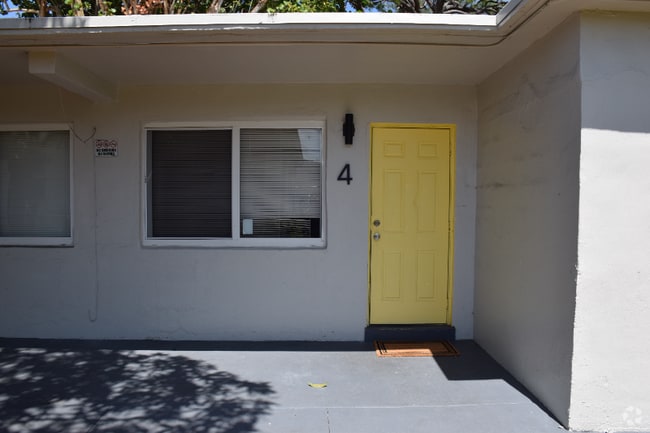 Building Photo - 1210 NW 2nd St Rental