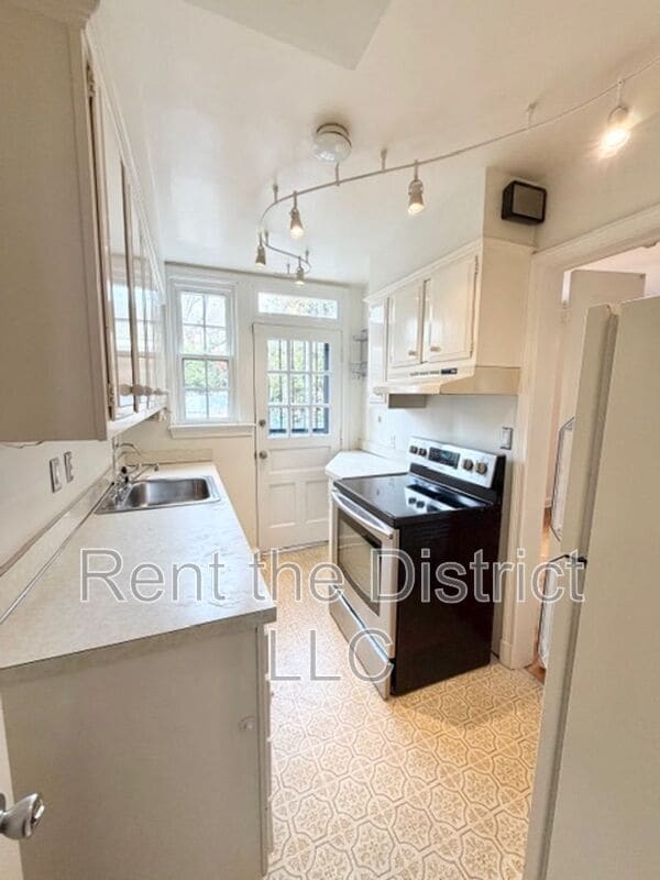 Photo - 3517 Alton Pl NW