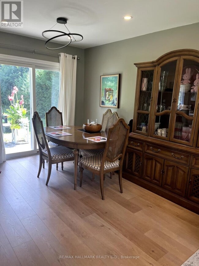 Photo - 448 Loretta Crescent