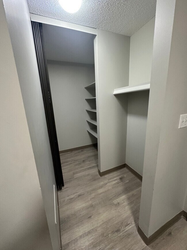 Photo - 13516-102 102 St NW Unit 212