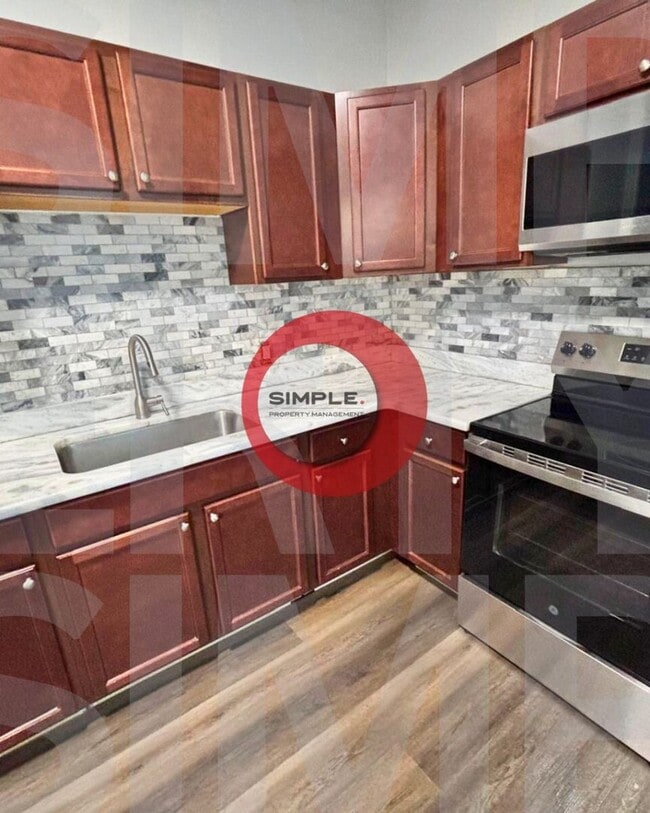 Building Photo - Huge 7-bedroom 2 baths with laundry on the...