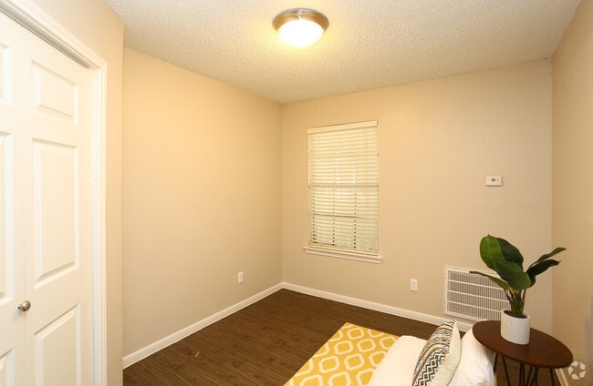 2BR-1BA ¡Primer habitación - Balcones Club Apartments