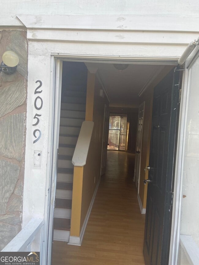 Photo - 2059 Charter Ln