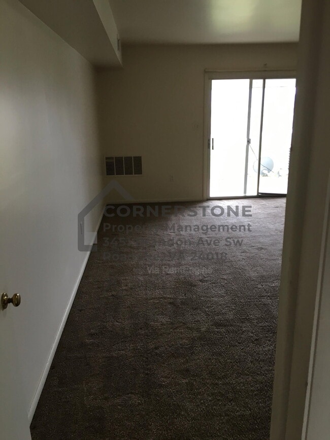 Building Photo - 6500 Carefree Ln Unit Apt 13