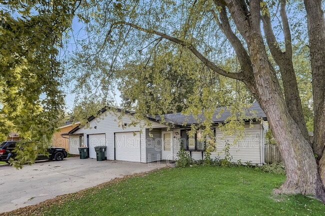 Building Photo - 416 S Bird St