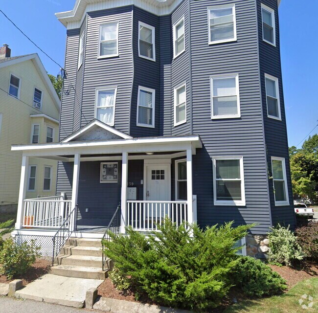 Building Photo - 139 Adams St Unit 5-bed 2-bathU2 Rental