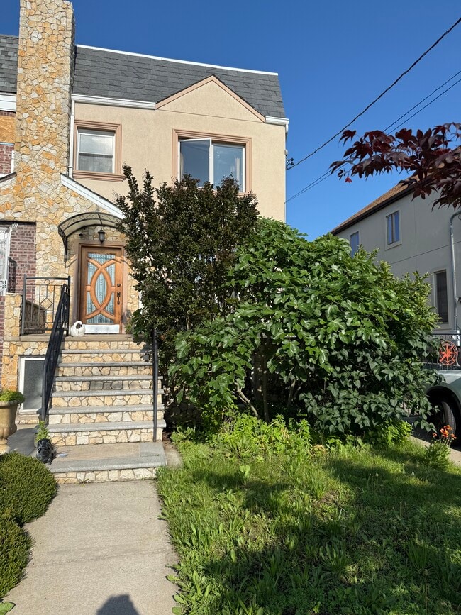Photo - 162 Mackenzie St House