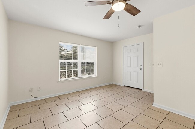 Photo - 735 Putnam Dr Unit 2
