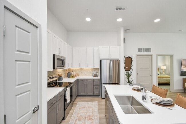 Building Photo - 1617 Enid St Unit 409 Rental