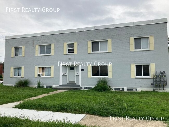 Building Photo - 16 W Maplewood Ave Unit #3