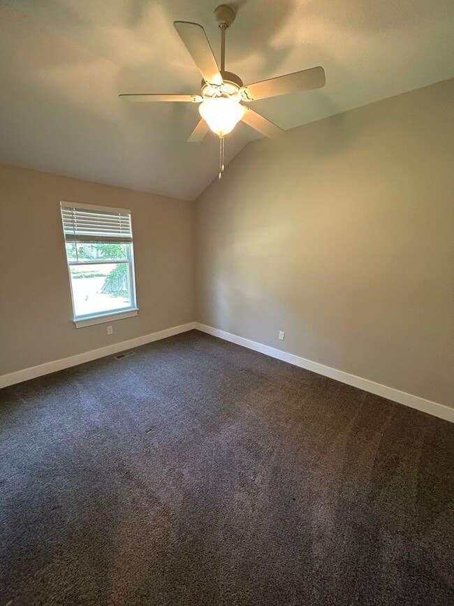 Photo - Coming November 2025! Spacious 4 Bed / 2 B...