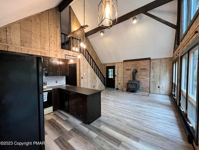 Photo - 211 Dorchester Dr
