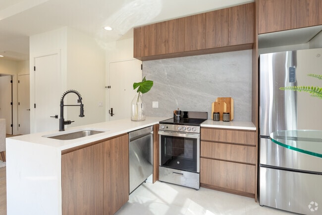 1 BR, 1 BA 597 SF Kitchen