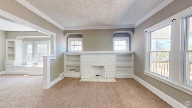 Building Photo - 3633 E 143rd St Unit 3633 E 143rd St - UP Rental