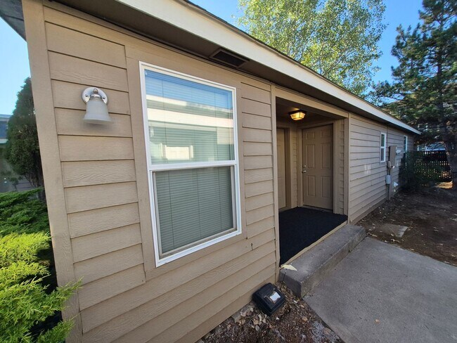 1320 SW Obsidian Ave