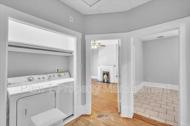 Photo - 527 E 38th St Unit Upstairs