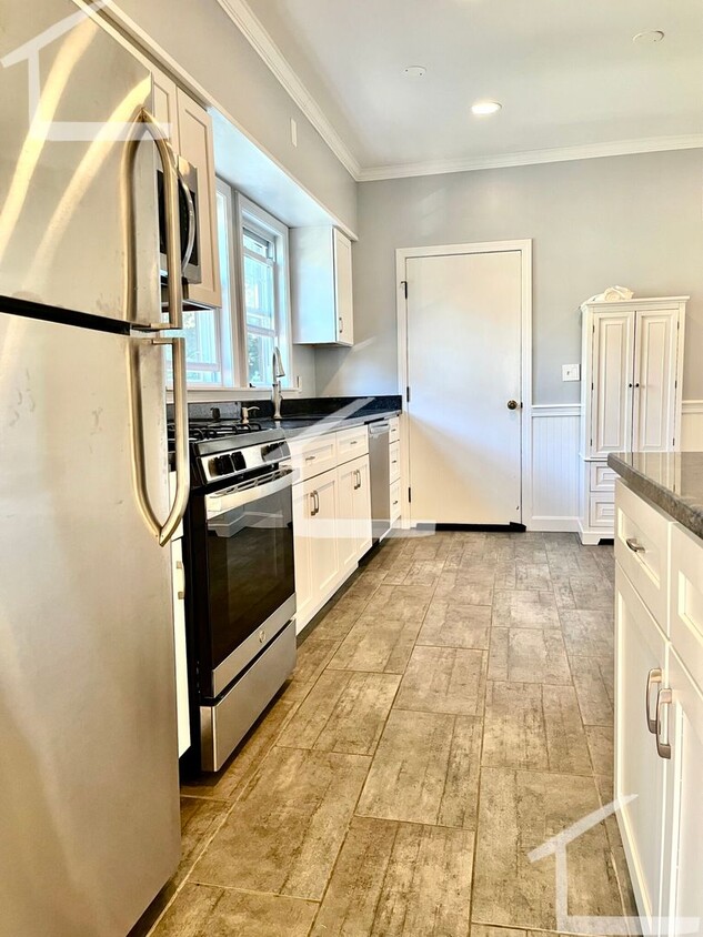 Newly renovated 3 bedroom with a bonus room - Newly renovated 3 bedroom with a bonus room
