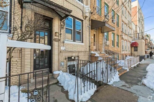 Building Photo - 23 66th St Unit 2 Rental