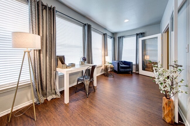 Firestone en West 7th Sala de estar - Firestone at West 7th