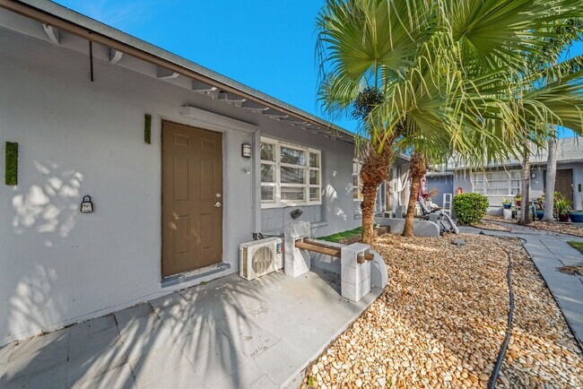 Photo - Bright & Updated 1-Bedroom in Prime Hollywood Location Unit #8