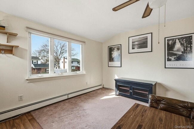 Photo - 10 Leanore Dr