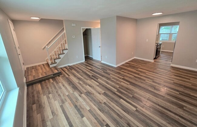 Photo - 3 BEDROOM END UNIT TOWNHOUSE FOR RENT IN V...