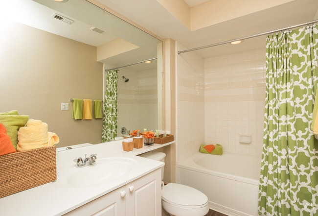 2BR, 2BA - 1,185 SF
