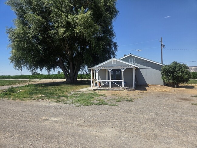 Building Photo - 22977 River Rd