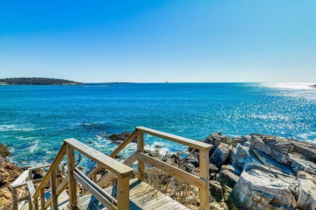 Photo - 876 Shore Rd