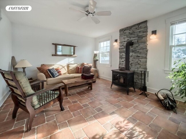 Building Photo - 24 Dale St