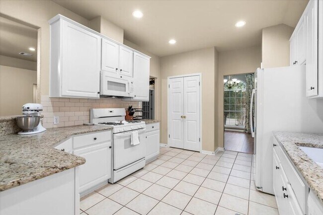 Photo - 920 Savanna Ln