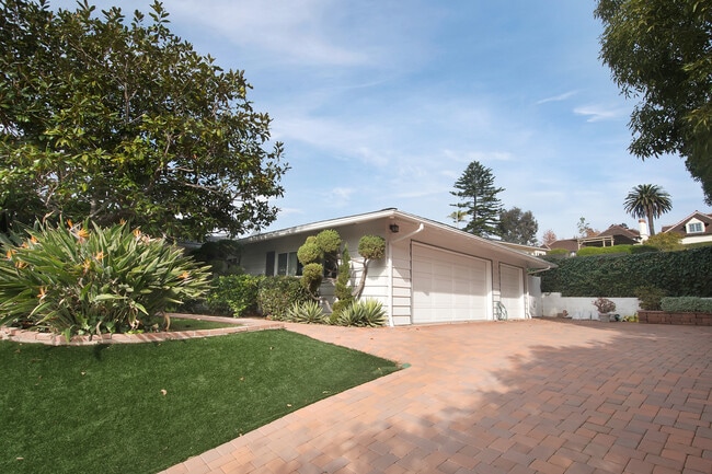 AVAILABLE NOW! LOVELY LA JOLLA 3BD/2.5BA H... - AVAILABLE NOW! LOVELY LA JOLLA 3BD/2.5BA H... House