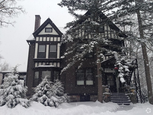 Building Photo - 717 W Huron St Unit 4 Rental