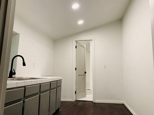 Photo - 605 W Neil Armstrong Pl